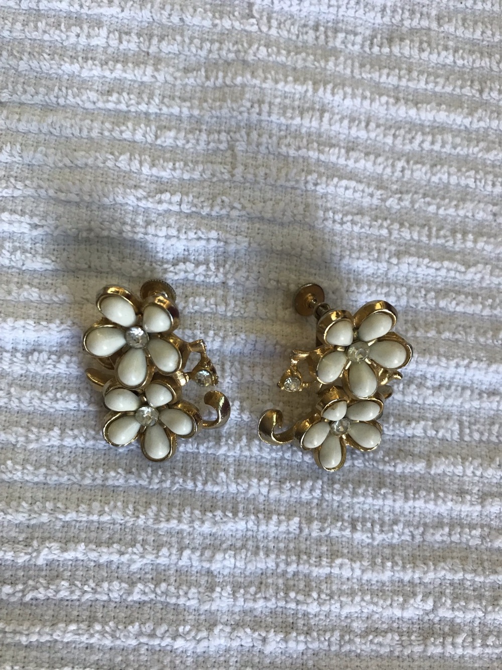 Vintage COROR Gold and Cream Floral Clip-On Earrings - Elegant Women Jewelry